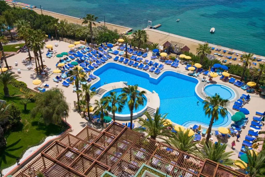 استخر Fantasia Hotel De Luxe